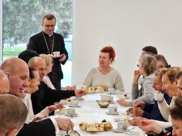 Spotkanie biskupa z seniorami